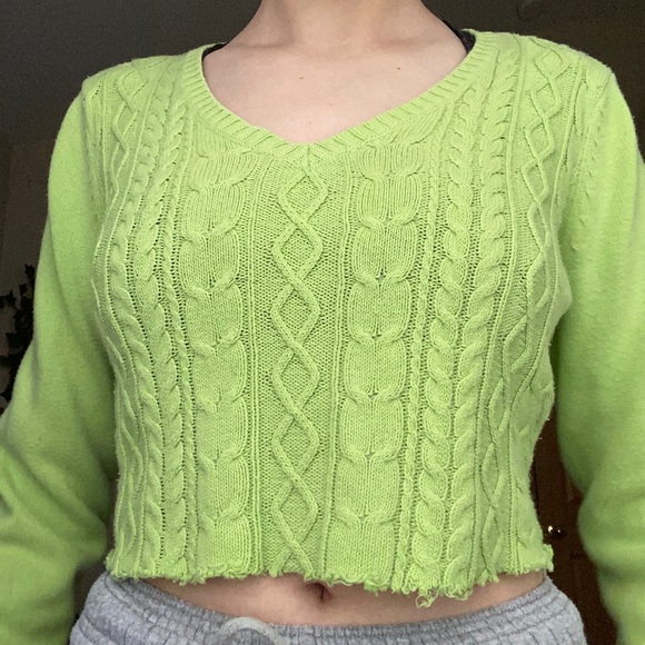 light green cropped sweater size medium - Picture 2 of 3